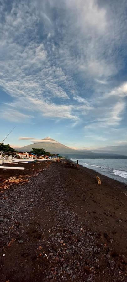 The Shooting Star Homestay Amed Esterno foto